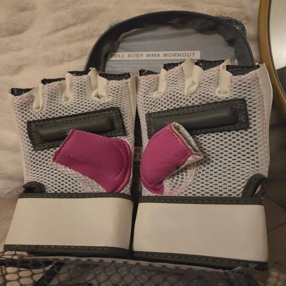 Women's Everlast Evercool Level 2 Kickboxing Gloves Pink White